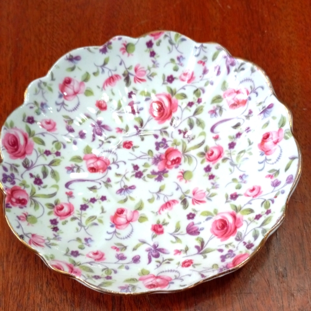 Victoria C & E Saucer
